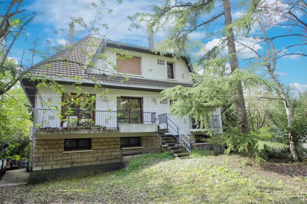 MAISON -